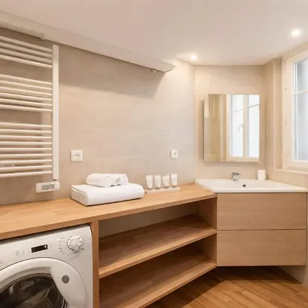 Fabulous Near Pantheon Apartment *